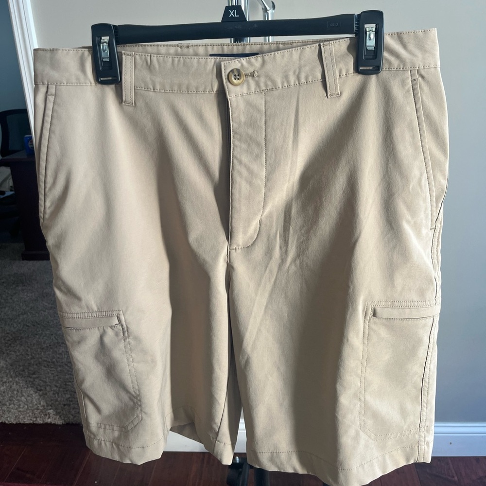 Chaps Men's Tan Golf Shorts